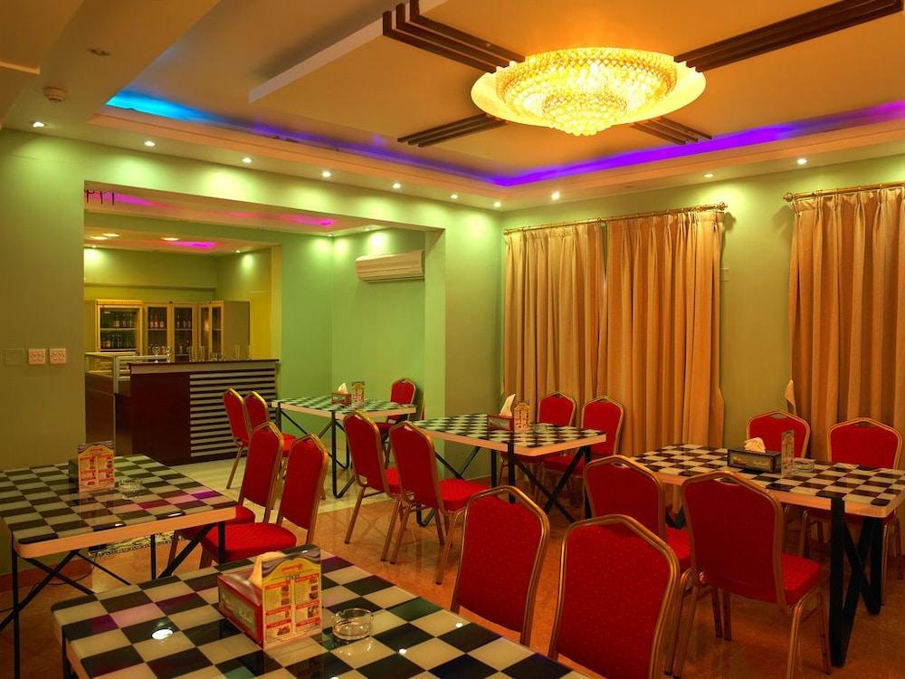 Phoenicia Grand Hotel Dubaj Zewnętrze zdjęcie