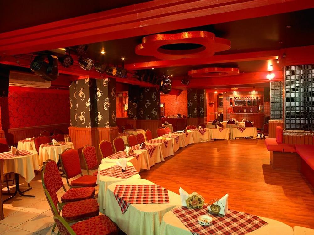 Phoenicia Grand Hotel Dubaj Zewnętrze zdjęcie